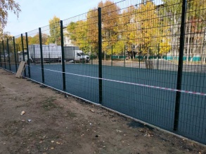 Забор на спортивную площадку 40 метров фото в Лопатино