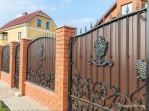 Кирпичный забор с ковкой  150 метров фото в Лопатино