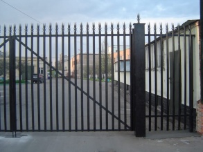Сварные заборы с бетонированием столбов 12 метров фото в Лопатино
